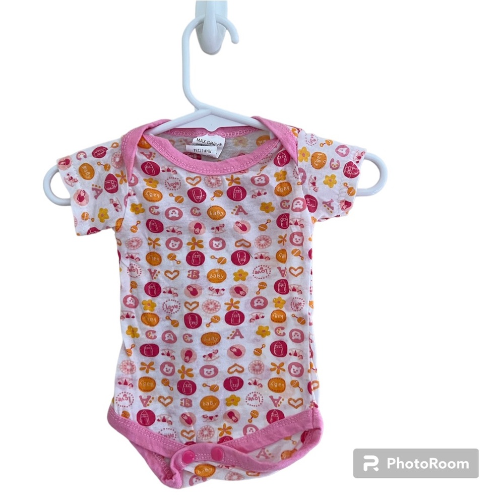 🔶MAX GREY: Baby girl size 0-6 months, NWOT patterned multicolor onesie🔶